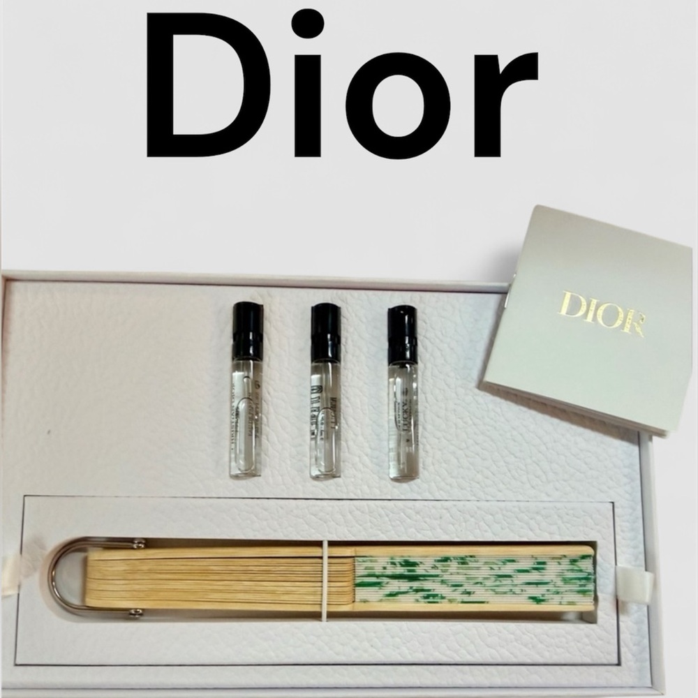 Dior Limited Edition Lucky
Christian Dior Green Summer
Fan Set - Picture 3 of 5